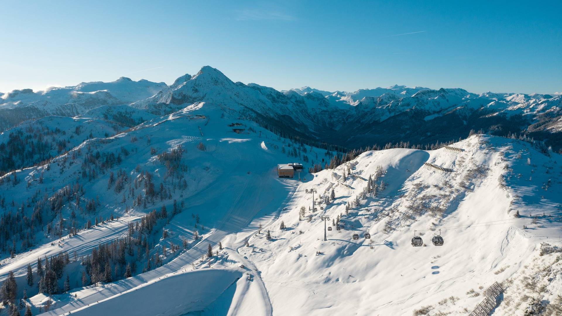 Bergpanorama in Wagrain Kleinarl, Blick auf die Bergstation der Panoramabahn