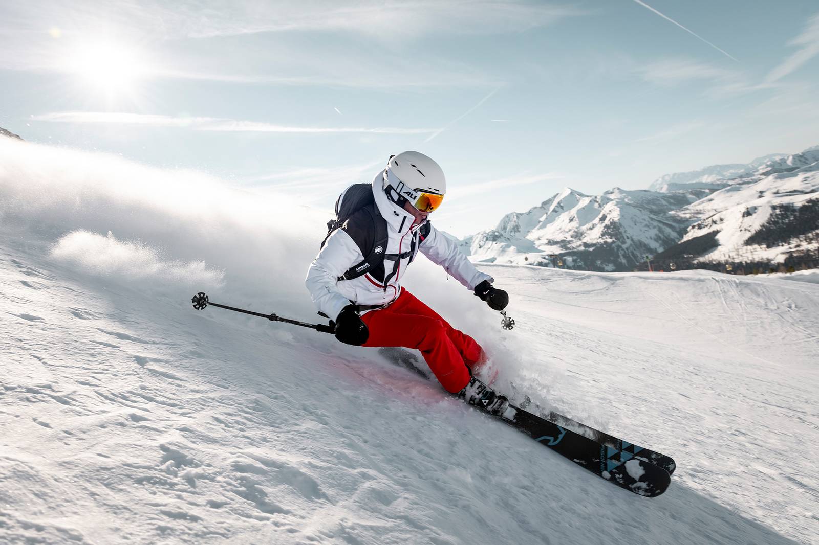 Skifahrerin voll in Action.